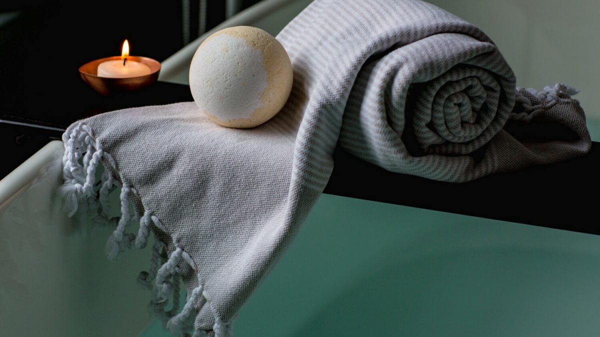 Kako (ni u kom slučaju) <b>ne treba</b> korisiti <b>policu za kadu</b>