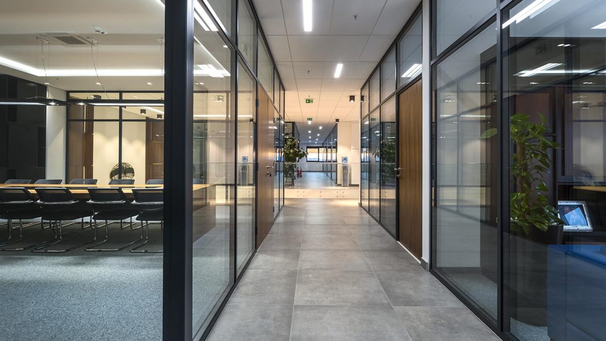 <b>Dizajn enterijera</b> upravne zgrade <b>MB Trans</b> u Inđiji