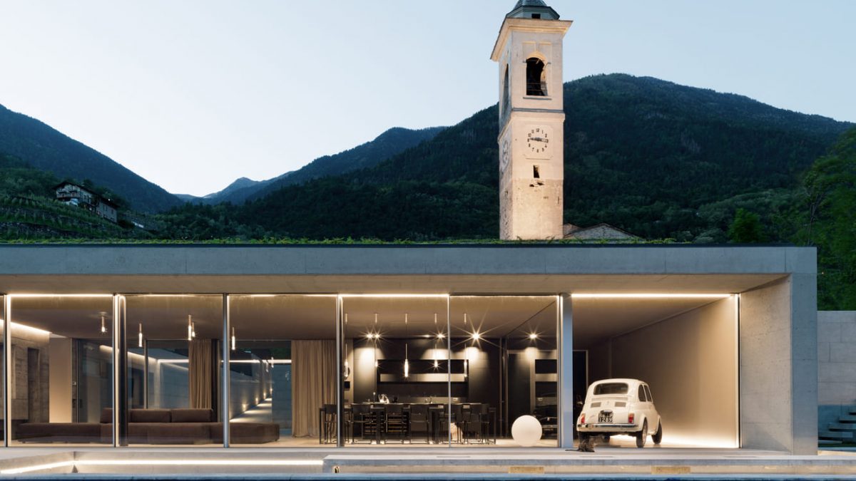 <b>Italijanska</b> kuća na obroncima Alpa u koju su stala i <b>dva automobila</b>