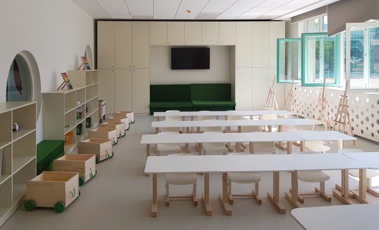 Dominantna boja na zidnim i plafonskim površinama dečije sobe je bela; Foto: Arhitektura dizajn studio d.o.o. Subotica