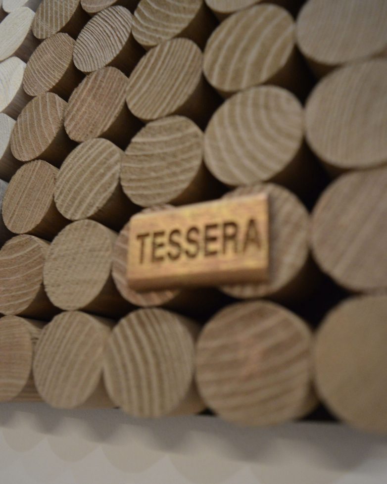 Detalj drvenog mozaika “Beli Anđeo”; Foto: Tessera