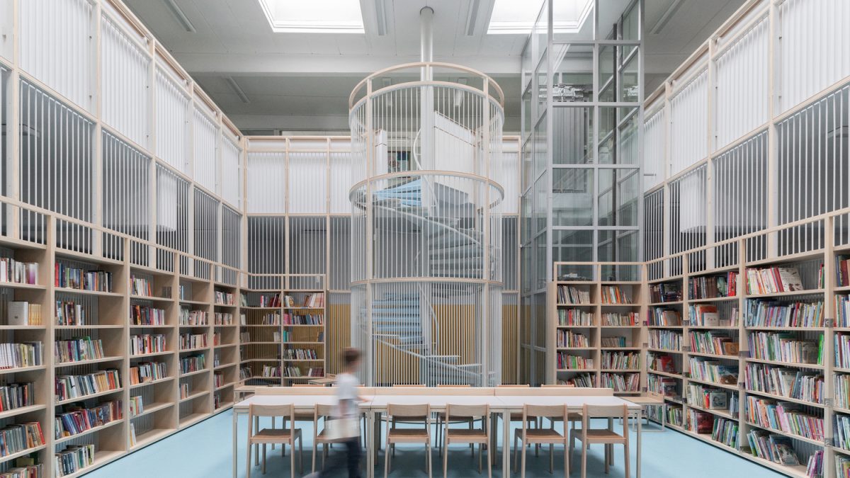 Kako je škola u Ljubljani rešila problem prostora <b>drvenom bibliotekom</b>