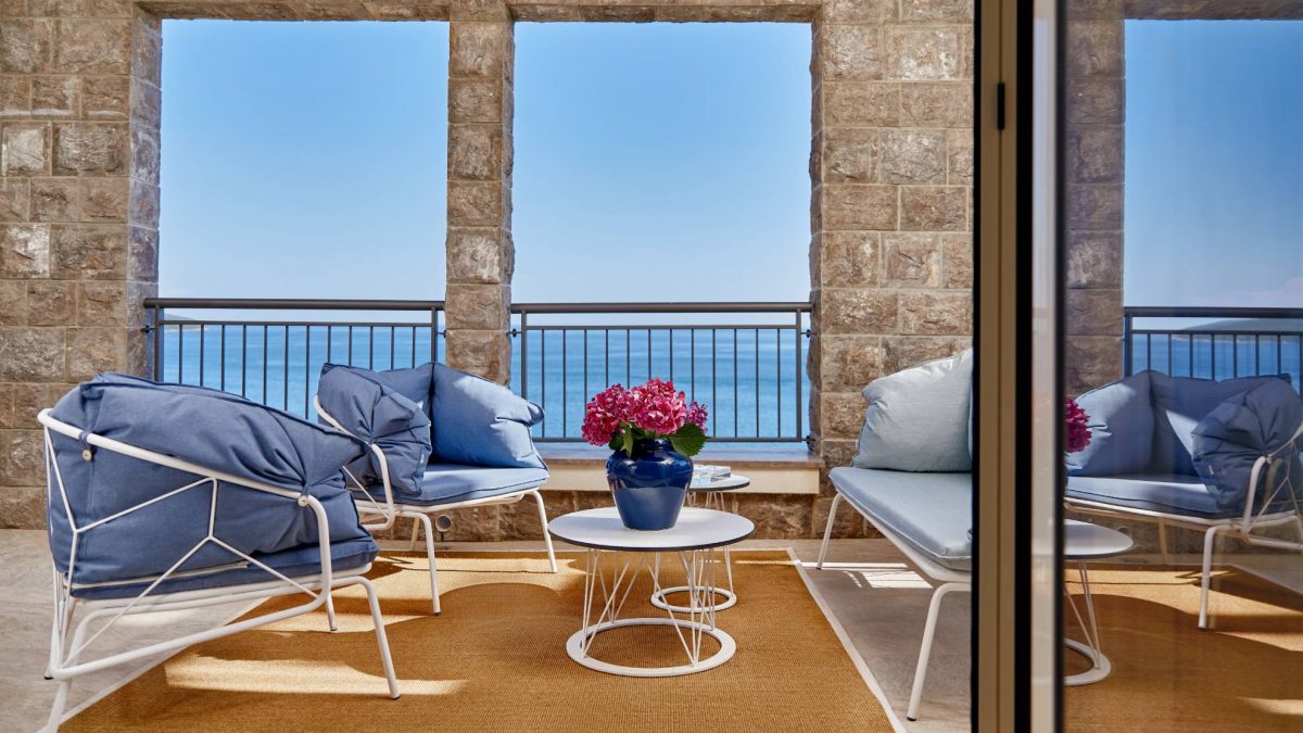 Volimo boje: Udobne fotelje i stolice za terasu u svim nijansama