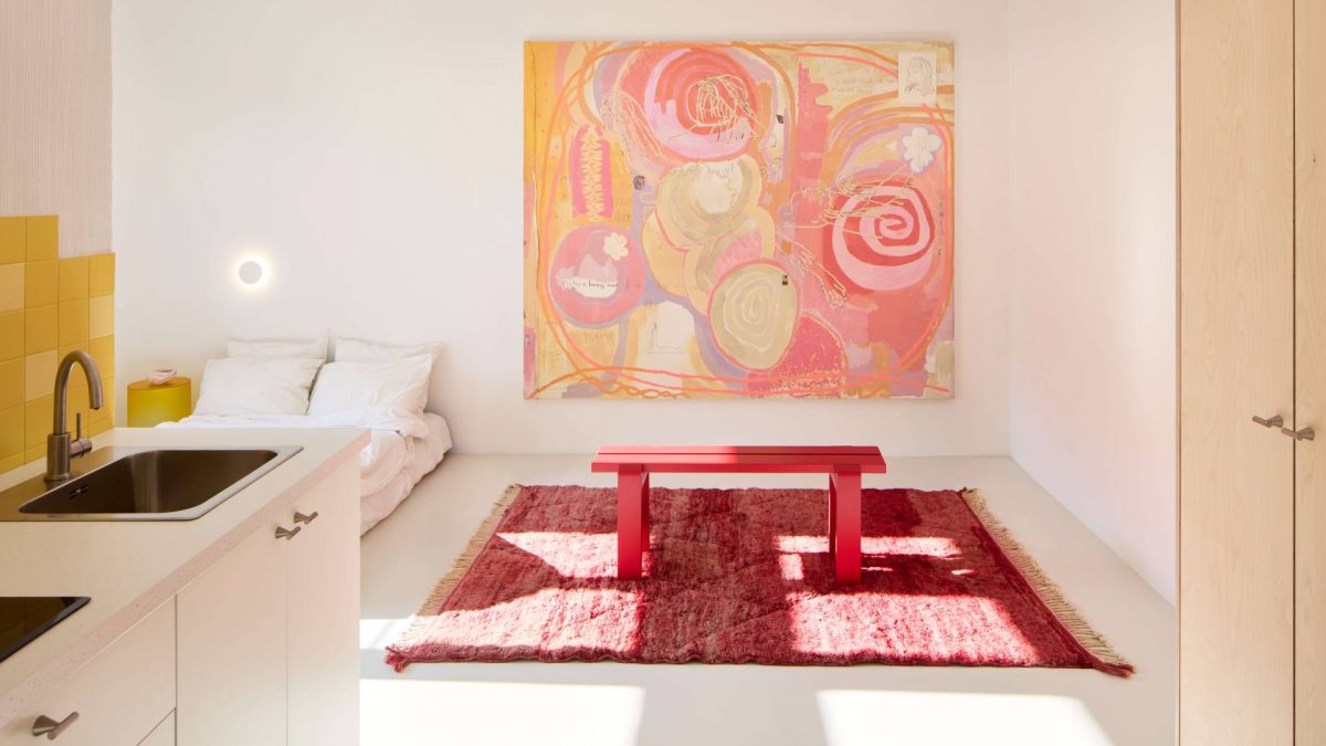 U ovom stanu u Pragu od samo 35 kvadrata dnevno svetlo dopire do svakog ugla