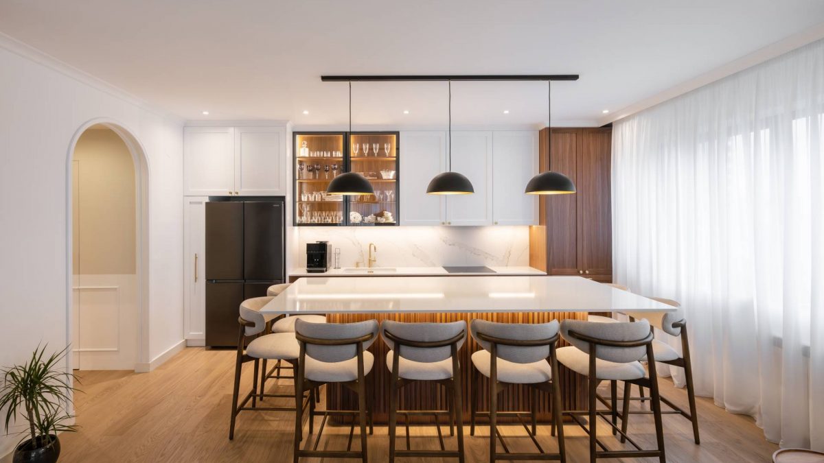 Skoro sav nameštaj u ovom stanu u Beogradu na vodi izrađen je u Srbiji