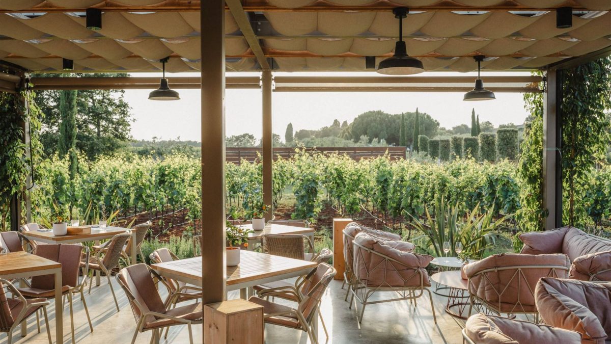 Nameštaj iz Srbije za čuvenu vinariju na hrvatskom primorju