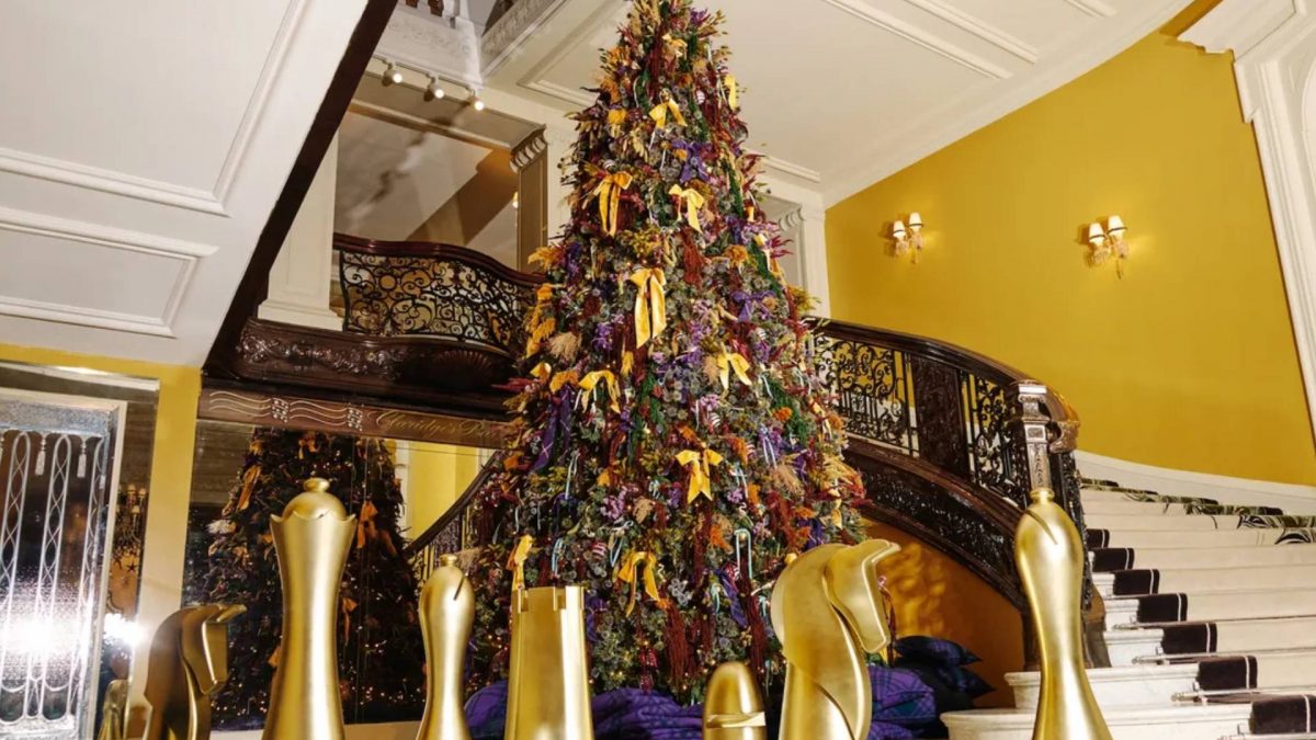 Ceo London svake godine čeka da vidi ovu jelku, a sada znamo kako ju je ukrasio Burberry