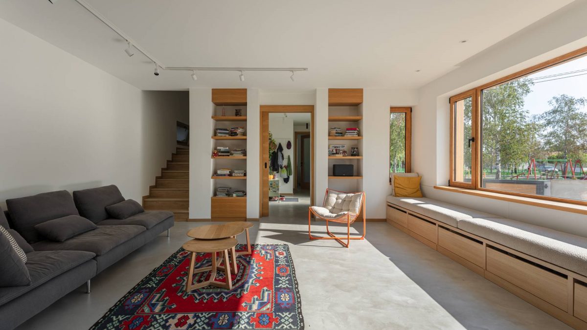 U porodičnoj kući u Boljevcima kružni prozor je savršena veza između enterijera i eksterijera