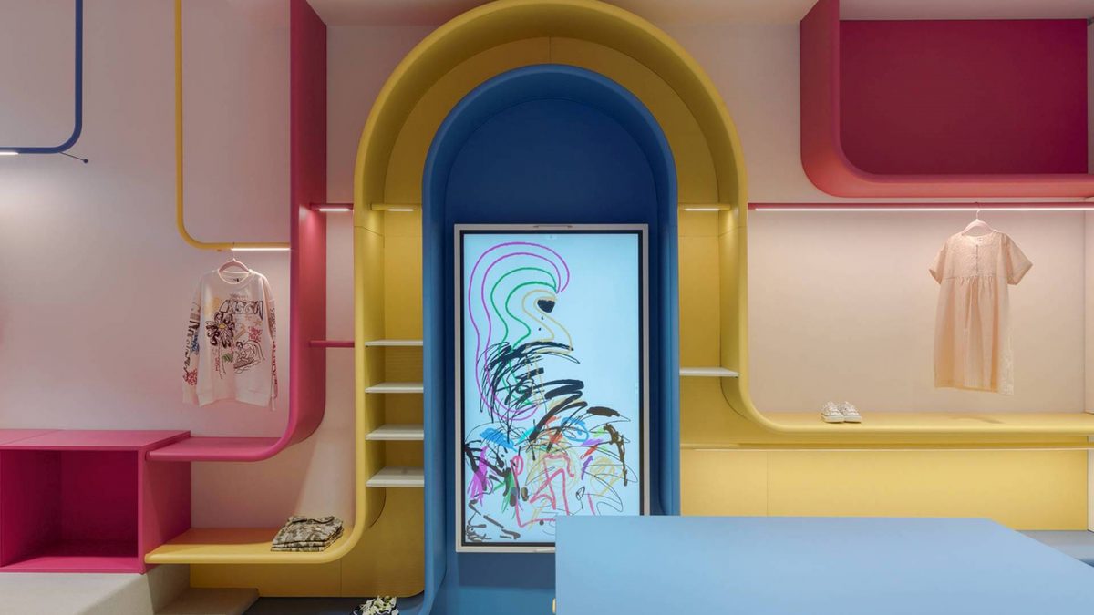 Boje kao glavni adut u enterijeru dečje prodavnice u Padovi