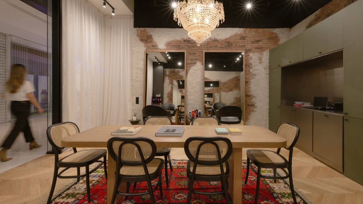 Frizerski salon od 40 kvadrata u Beogradu sa etno detaljima