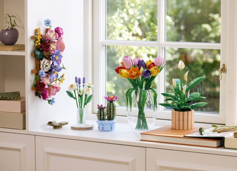 LEGO Botanicals Flower Wall kao zidna dekoracija u svetlom, prirodnom enterijeru