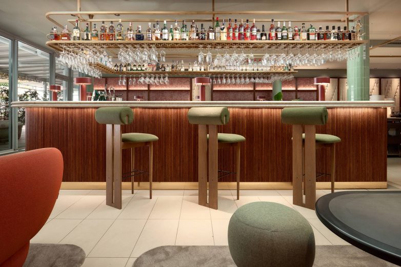 Koktel bar u enterijeru Mint Bara u hotelu Radisson Blu Split