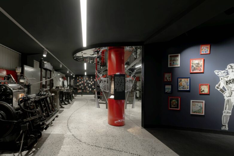 Stare štamparske mašine i izložbeni prostor u Muzeju štampe i štamparstva u Novom Sadu, enterijer Studio D'ART