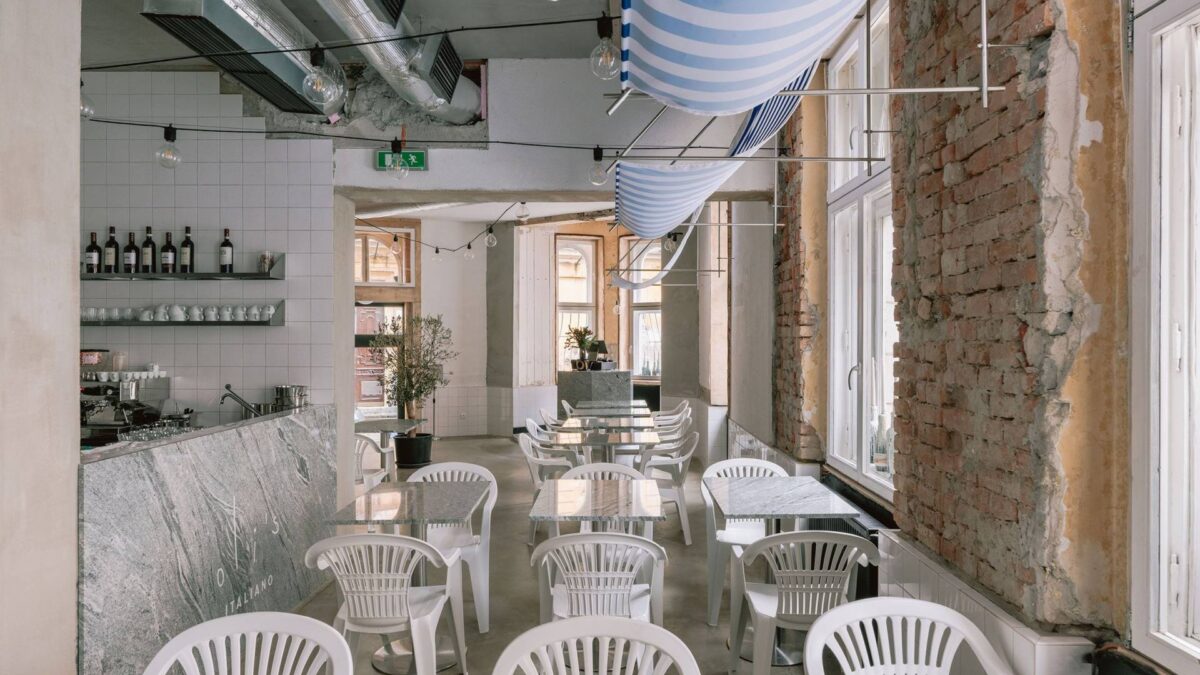 Picerija u Bratislavi ima stolice netipične za enterijer