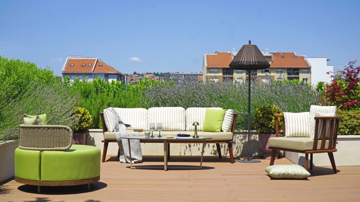 Terasa na krovu vile u Valjevu ima sve, od kuhinje do vrta