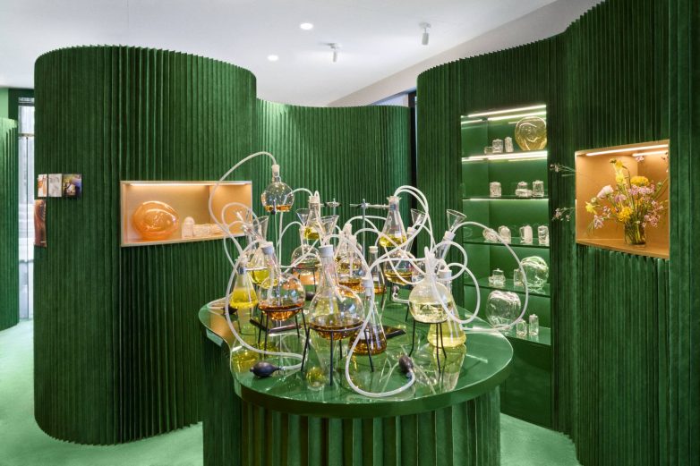 Instalacija Crafted Garden brenda Loewe na Madrid Design Festivalu 2026