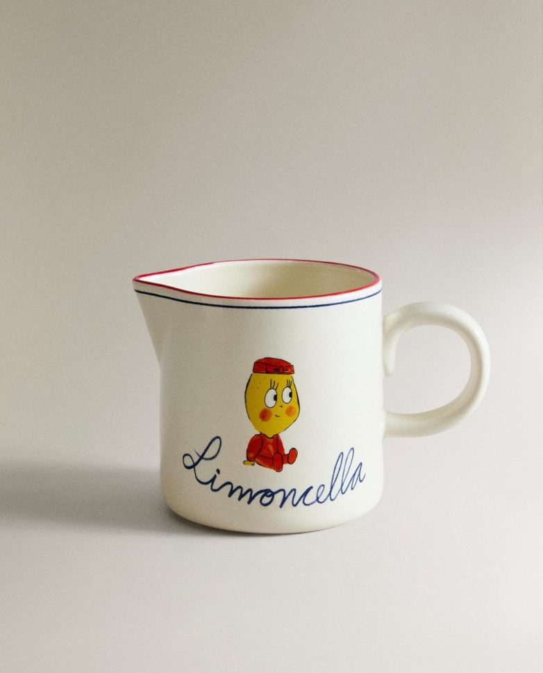 Keramički bokal iz Zara Home Limoncella kolekcije sa ilustracijom limuna i natpisom Limoncella