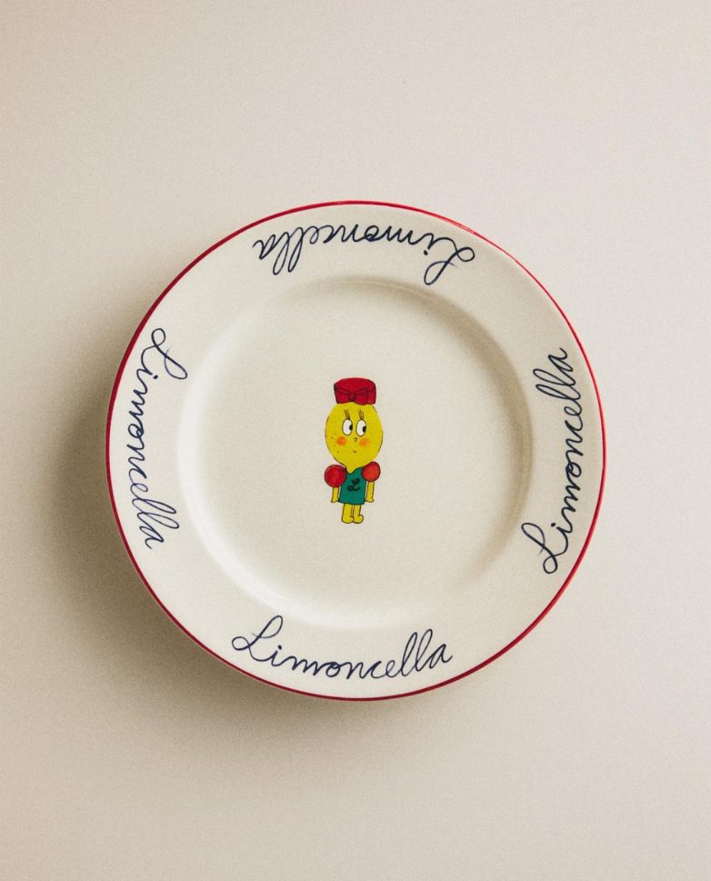 Keramički dečji tanjir iz Zara Home Limoncella kolekcije sa ilustracijom limuna i natpisom Limoncella