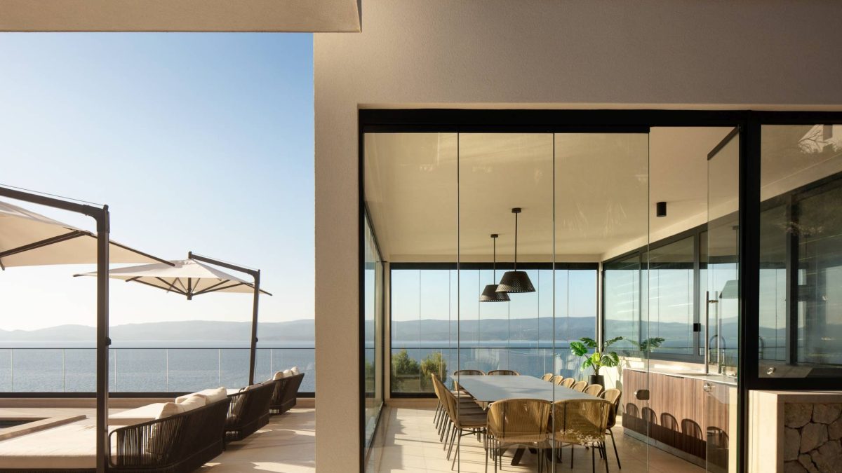 Ova vila u Hrvatskoj gleda na more iz skoro svake prostorije