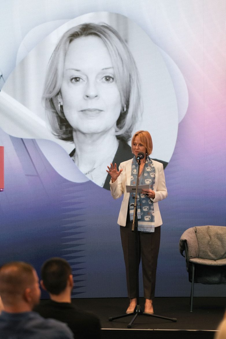 Ambasadorka Kraljevine Švedske u Srbiji Šarlot Samelin drži uvodni govor na konferenciji ArcHERtecture / SHEngineering u Beogradu