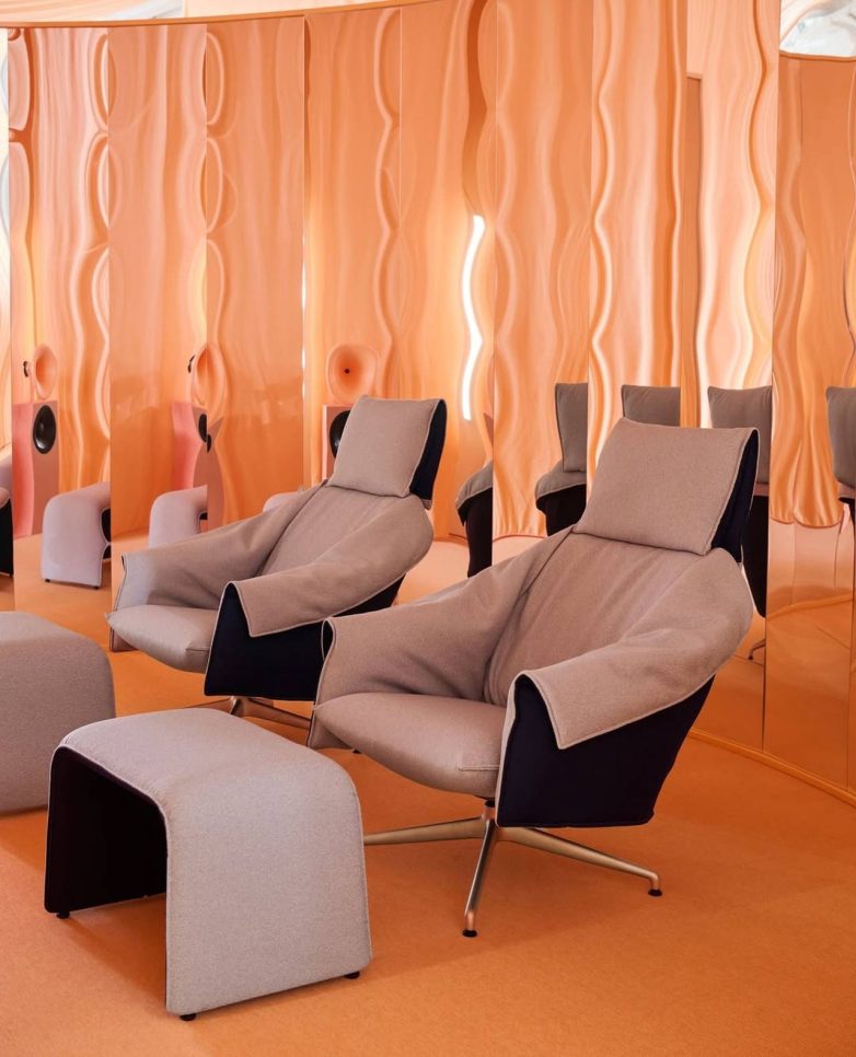 Vitra Bascule "lounge" fotelja sa visokim naslonom i osloncem za noge