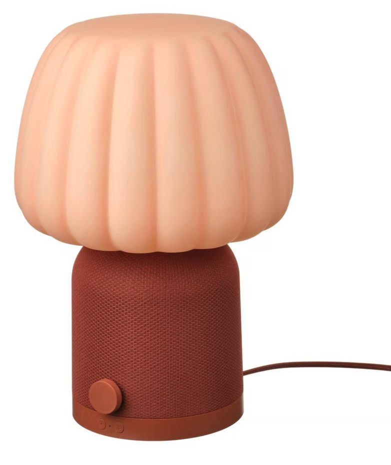 IKEA KULGLASS lampa sa integrisanim Bluetooth zvučnikom u crvenkastosmeđoj i roze boji